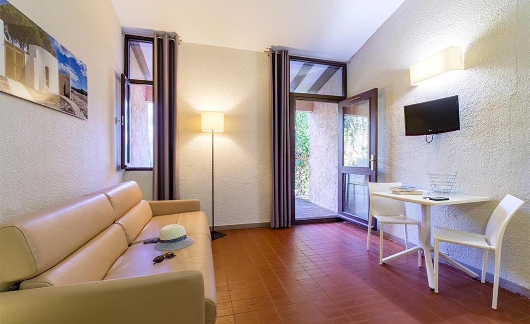 Belambra Clubs La Colle-Sur-Loup - Les Terrasses De Saint-Paul De Vence Hotel Room photo